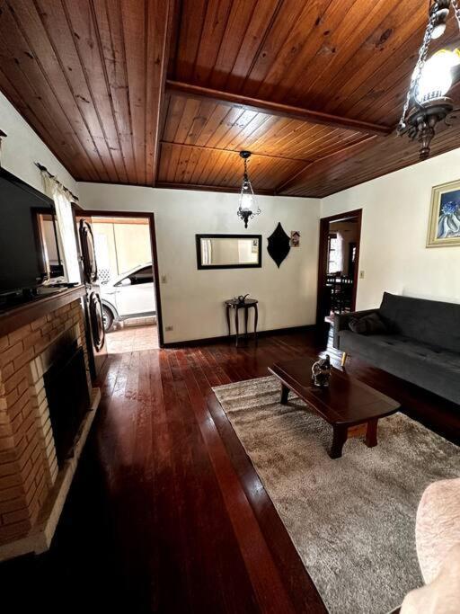 Вилла Casa Completa - Кампус-ду-Жордау Экстерьер фото